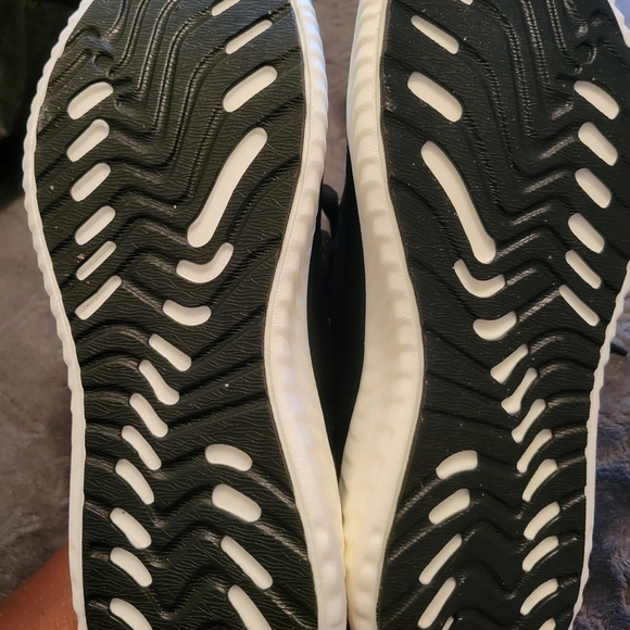 Just Fab Sneakers - Picture 3 of 3